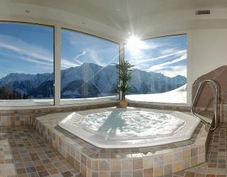 Whirlpool mit Panoramablick auf der Riederalp